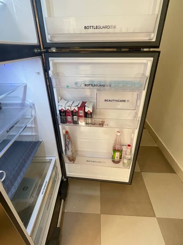 Haier 438 IFRA INVERTER. refrigerator/ almost new refrigerator. 3