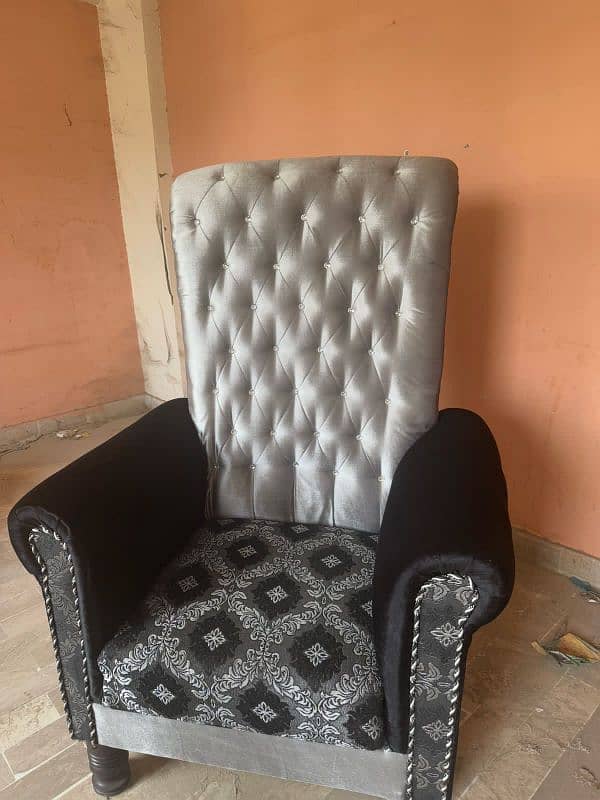 2 Sofas chair available 0