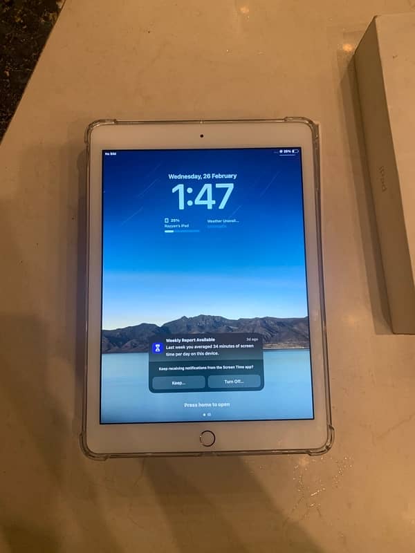 iPad 6th Generation 32 GB 1