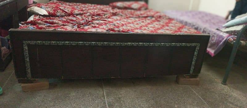 king size bed with mattress+04 side table bed condition 10/9 0