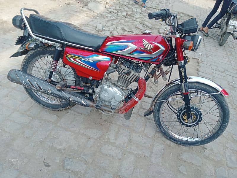 Honda 125 red color 10/10 condition 2