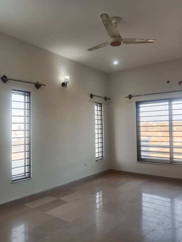 2 Kanal Upper Portion Availabe For Rent in G-16 Islamabad. 11