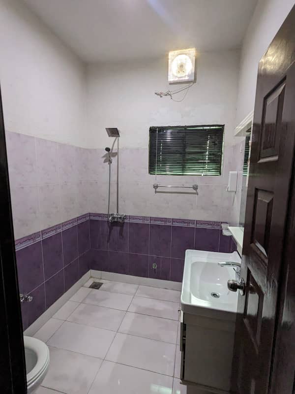 10 Marla Furnished Lower Portion For Rent in Bahria Town Lahore - Prime Location 5