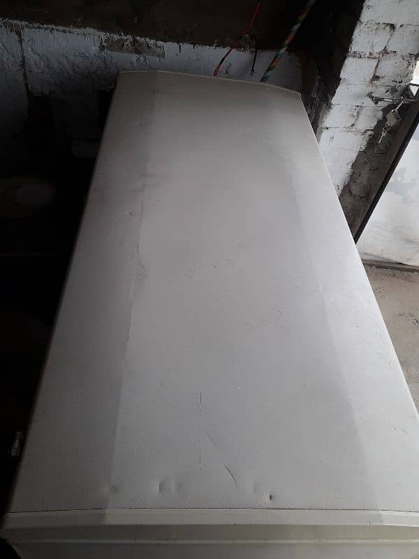 D Freezer waves for sale urgent 5