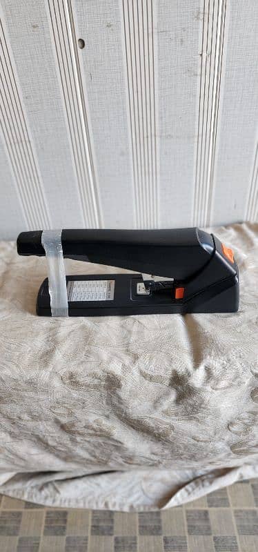 Heavy Duty Stapler 0