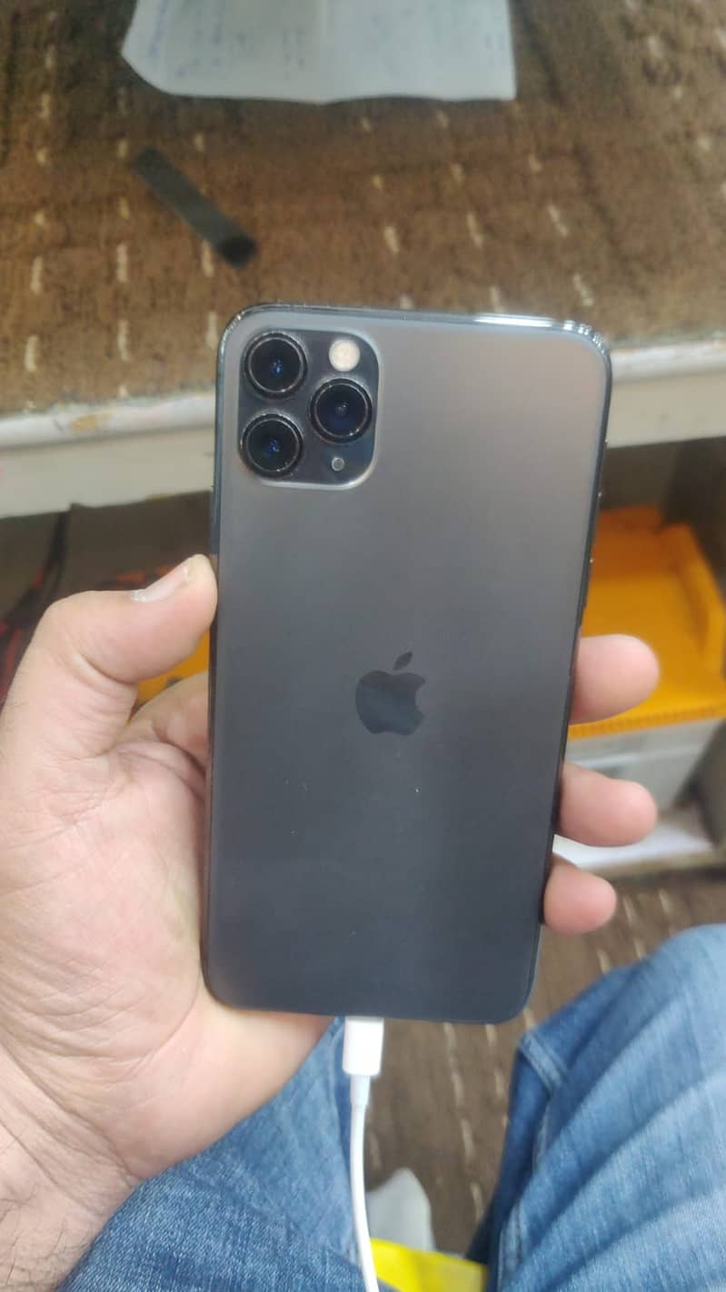 Apple iPhone 11 Pro Max 2