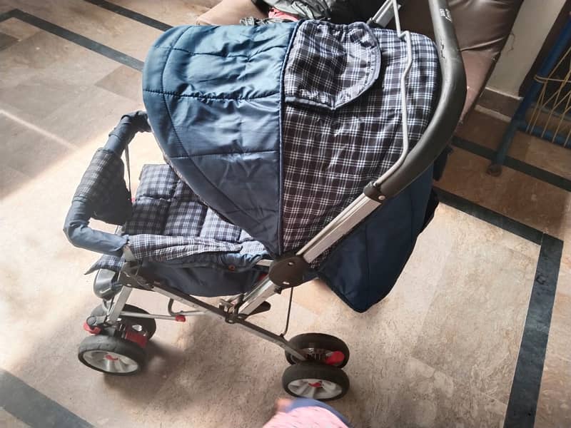 BABY PRAM IN NEW CONDITION FOR SALE JUST 1 MONTH USED 0