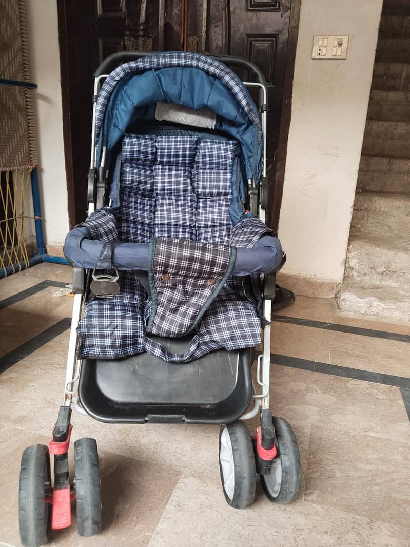 BABY PRAM IN NEW CONDITION FOR SALE JUST 1 MONTH USED 2