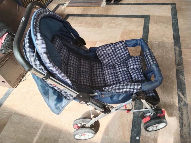 BABY PRAM IN NEW CONDITION FOR SALE JUST 1 MONTH USED 3