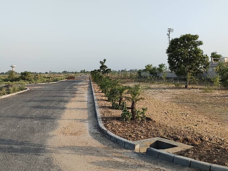 10 Marla Residential Plot Ideally Situated In LDA City Phase 1 - Block C 3