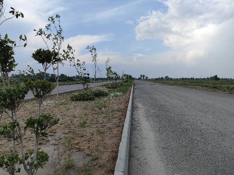 10 Marla Residential Plot Ideally Situated In LDA City Phase 1 - Block C 8