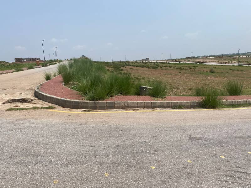 BOULEVARD CORNER 1 KANAL WITH EXTRA LAND PLOT AVAILABLE FOR SALE IN BAHRIA ORCHARD 0