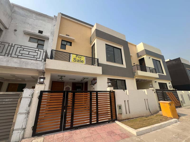 BEAUTIFUL DESIGNER 5 MARLA DOUBLE UNIT HOUSE AVAILABLE FOR SALE IN ALI BLOCK 0