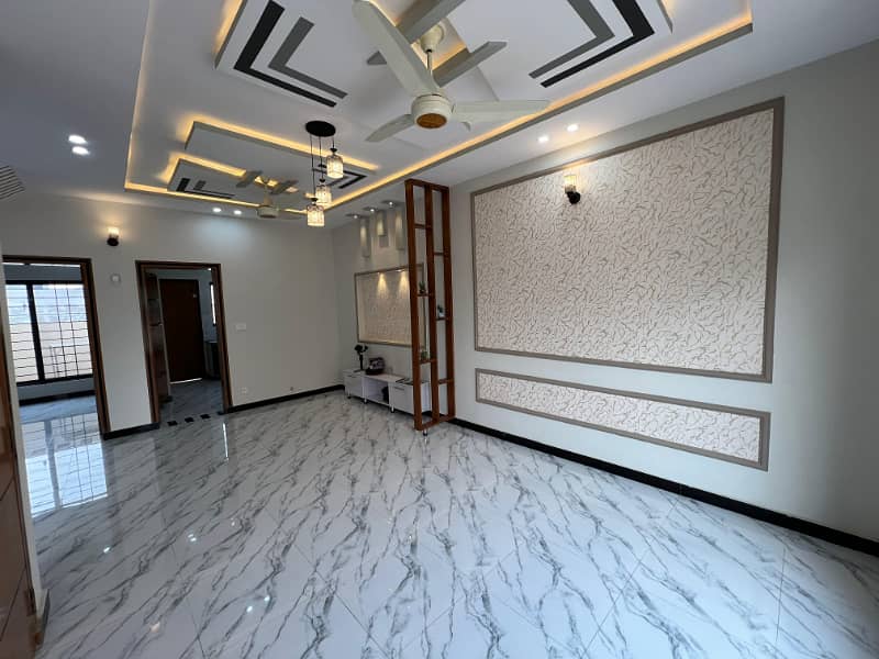 BEAUTIFUL DESIGNER 5 MARLA DOUBLE UNIT HOUSE AVAILABLE FOR SALE IN ALI BLOCK 20