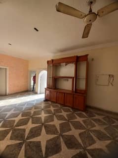 Allama Iqbal Town 10 Marla Upper Portion For Rent