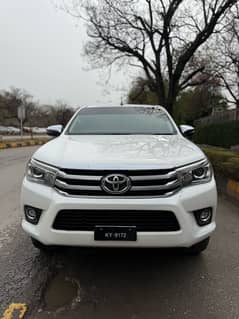 Toyota revo v 2019 model