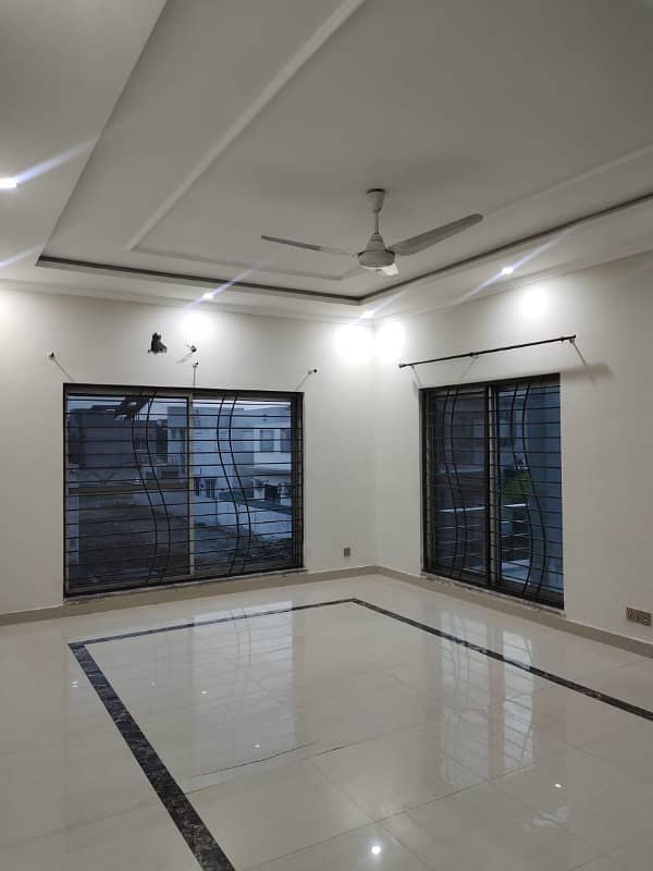 1 KANAL BEAUTIFUL UPPER PORTION AVAILABLE FOR RENT IN DHA RAHBER 11 SECTOR 1 3