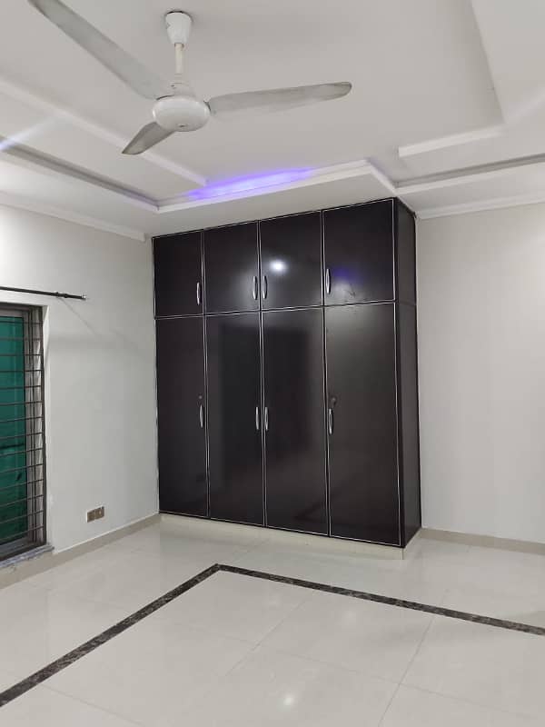 1 KANAL BEAUTIFUL UPPER PORTION AVAILABLE FOR RENT IN DHA RAHBER 11 SECTOR 1 5