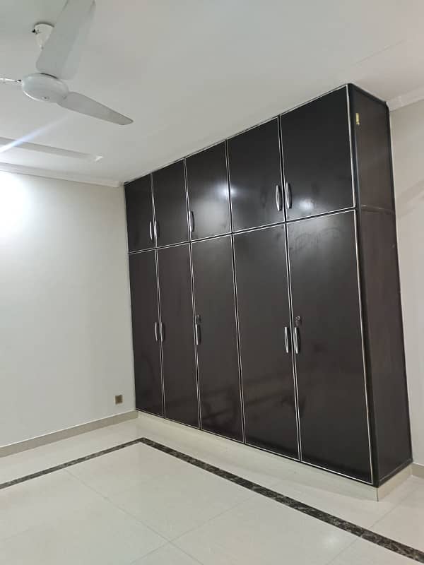 1 KANAL BEAUTIFUL UPPER PORTION AVAILABLE FOR RENT IN DHA RAHBER 11 SECTOR 1 10