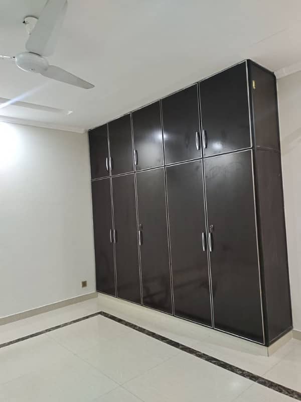 1 KANAL BEAUTIFUL UPPER PORTION AVAILABLE FOR RENT IN DHA RAHBER 11 SECTOR 1 12