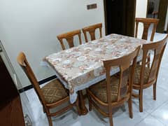 6 chairs Dining perfect for small faimily slightly used