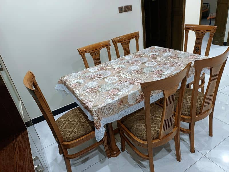 6 chairs Dining perfect for small faimily slightly used 0