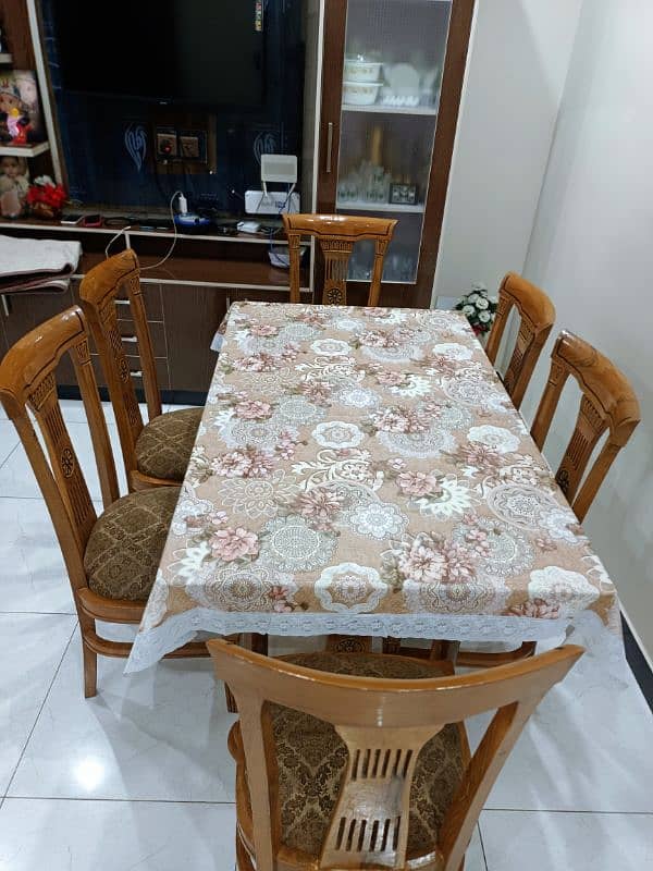 6 chairs Dining perfect for small faimily slightly used 2