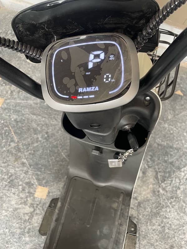 New Asia Electric Scooty+ Paddle 0