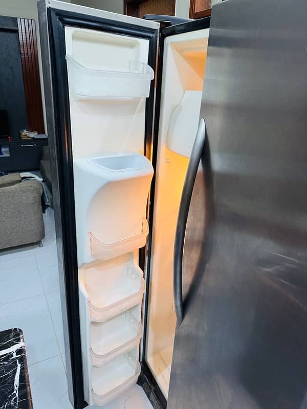 Frigidare 2 door (side by side) fridge for sale 2