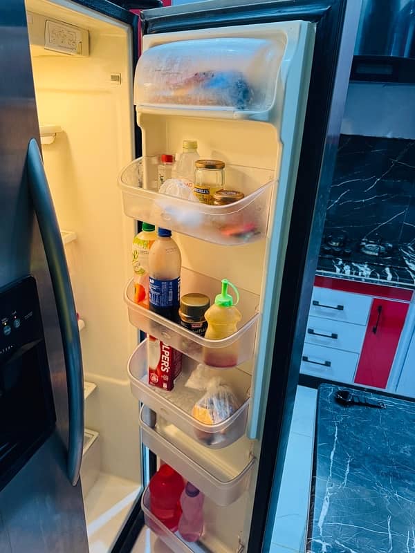 Frigidare 2 door (side by side) fridge for sale 4