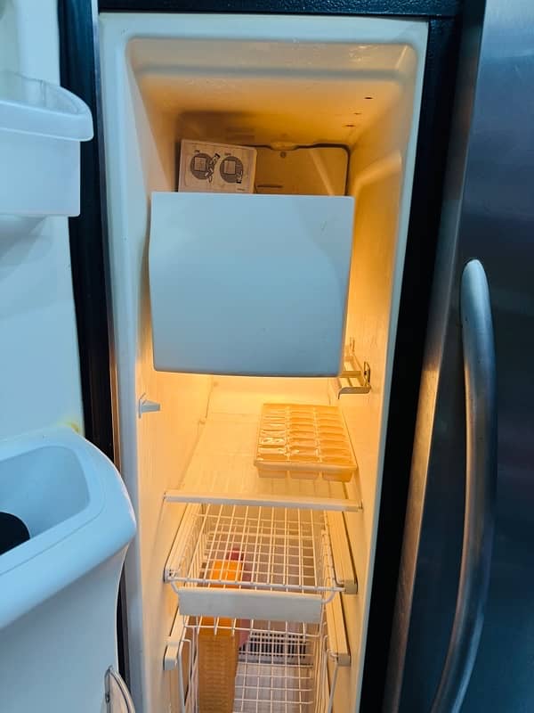 Frigidare 2 door (side by side) fridge for sale 5