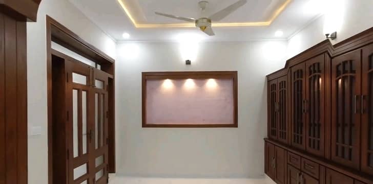 2450 Square Feet House In G-13/3 For sale At Good Location 4