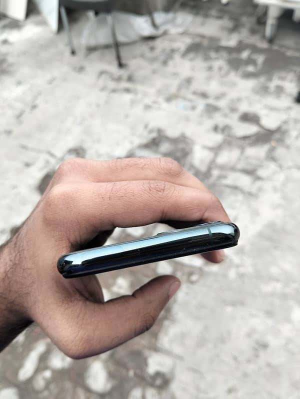 iphone 11 pro 256GB 9/10 Factory unlock 4