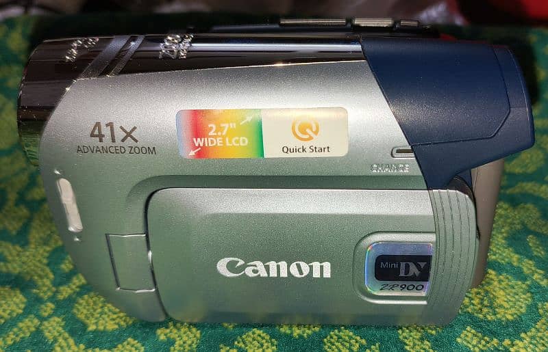 Canon ZR-900 MiniDV Camcorder 1