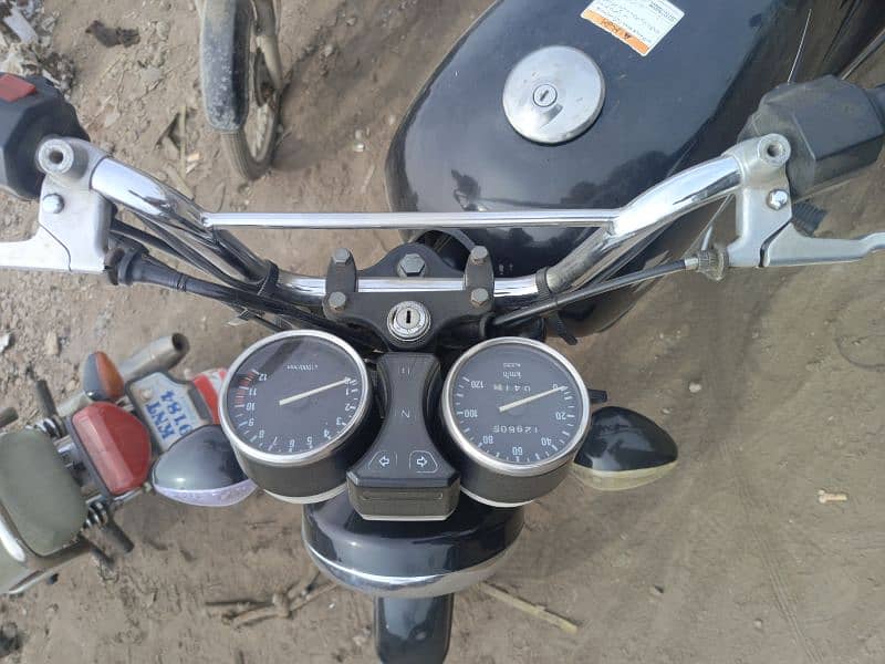 Suzuki GS 150 1