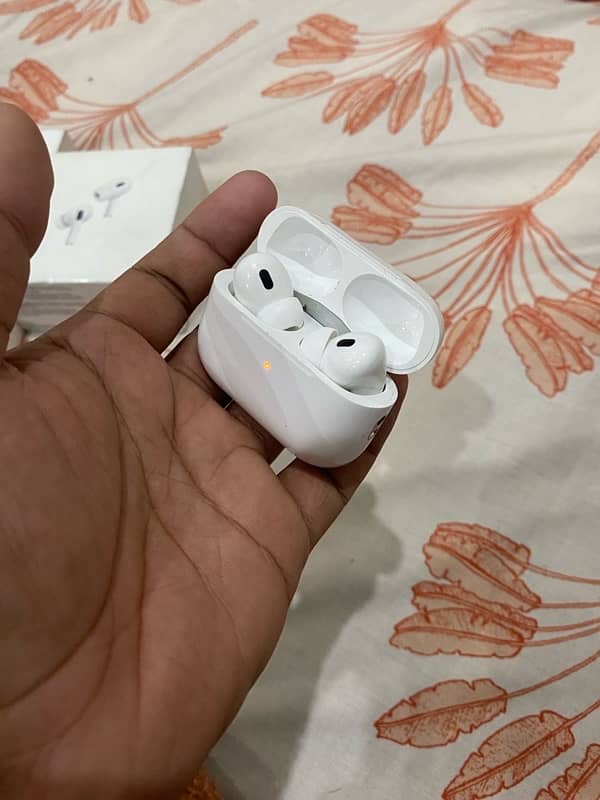 Iphone 16 Pro Max + Apple AirPods Pro 2nd Gen 8