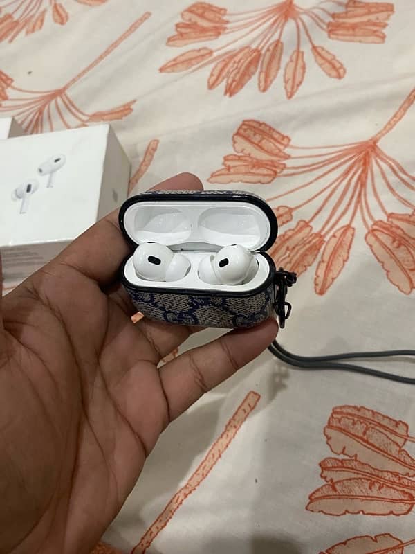 Iphone 16 Pro Max + Apple AirPods Pro 2nd Gen 10