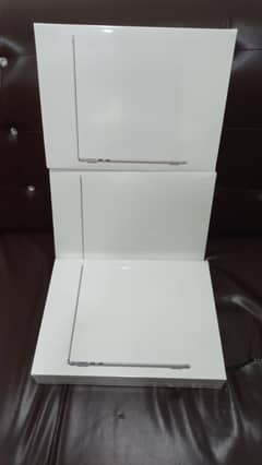 APPLE MACBOOK AIR M3 CHIP 13" 16GB 256GB MIDNIGHT MC8K4 BOX PACK SEALE