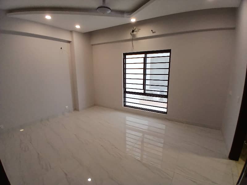 BRAND NEW LUXURY APARTMENT FOR RENT IN METROPOLIS RESIDENCY 11