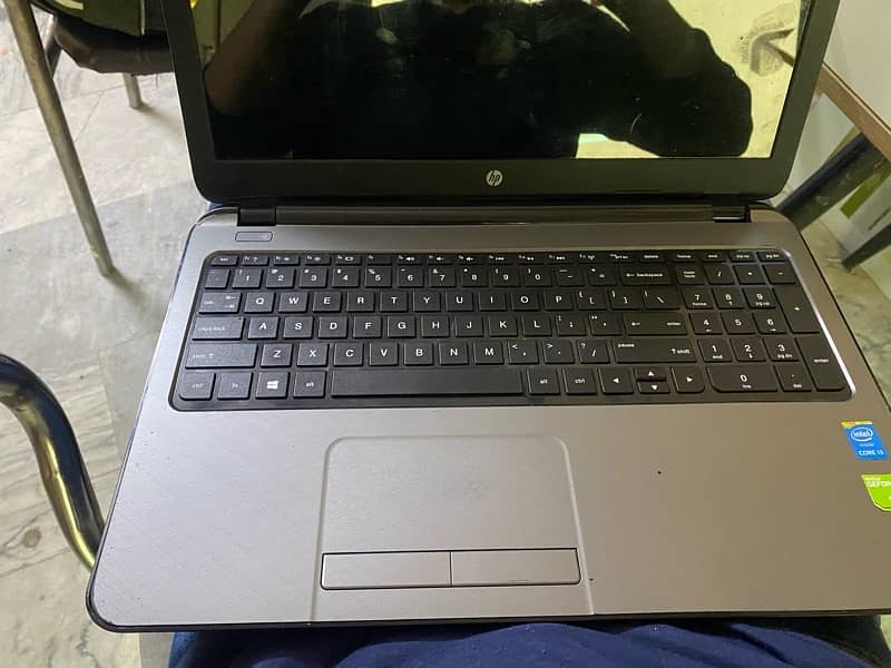 hp laptop for sale loks like brand new 2