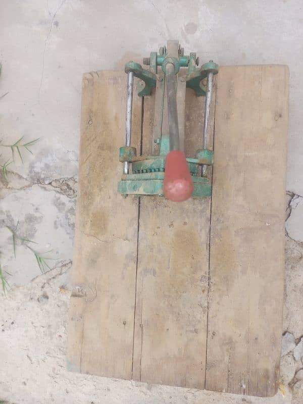 Chips Cutting Machine With Wooden Board 5