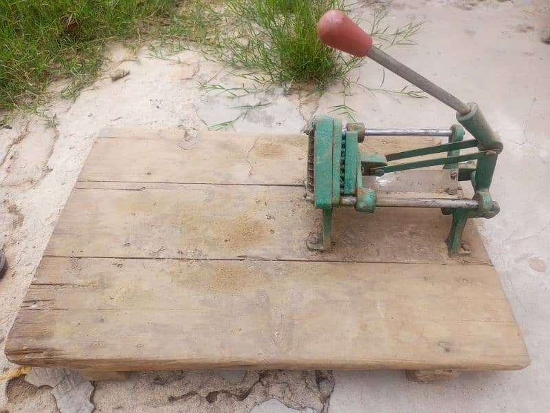 Chips Cutting Machine With Wooden Board 6