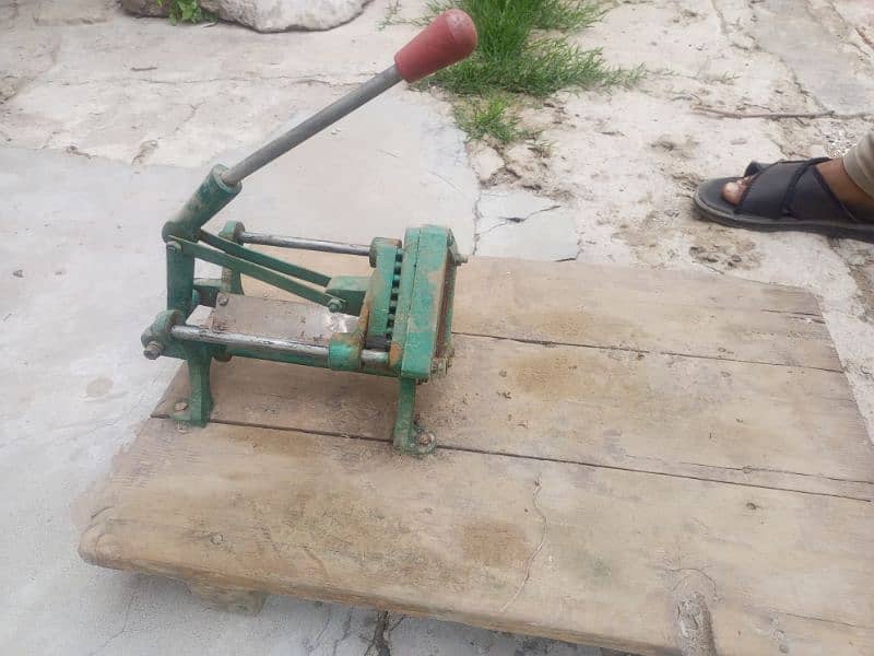 Chips Cutting Machine With Wooden Board 7