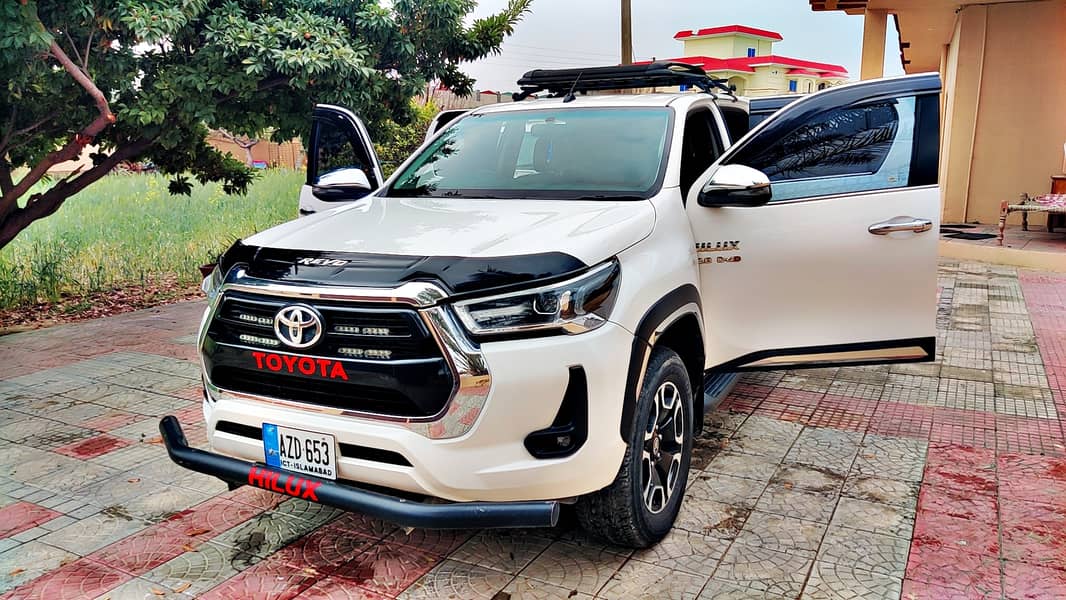 Toyota Hilux 2021 revo super white 0