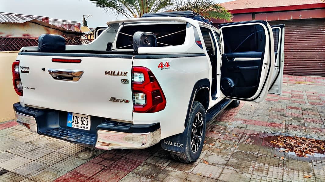 Toyota Hilux 2021 revo super white 5