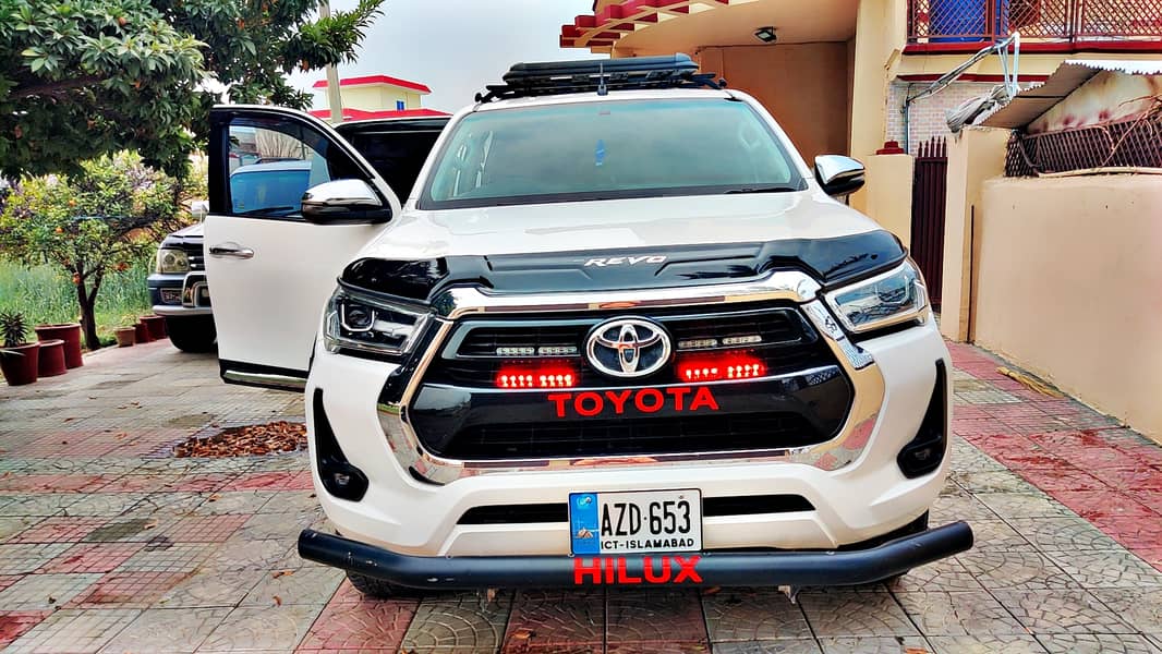 Toyota Hilux 2021 revo super white 8