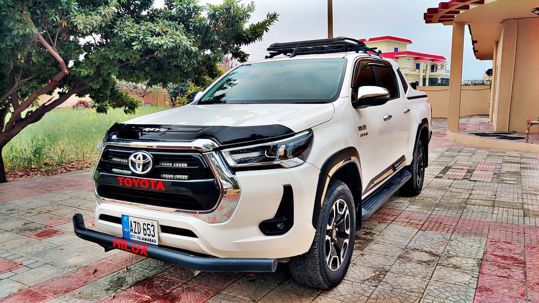 Toyota Hilux 2021 revo super white 13