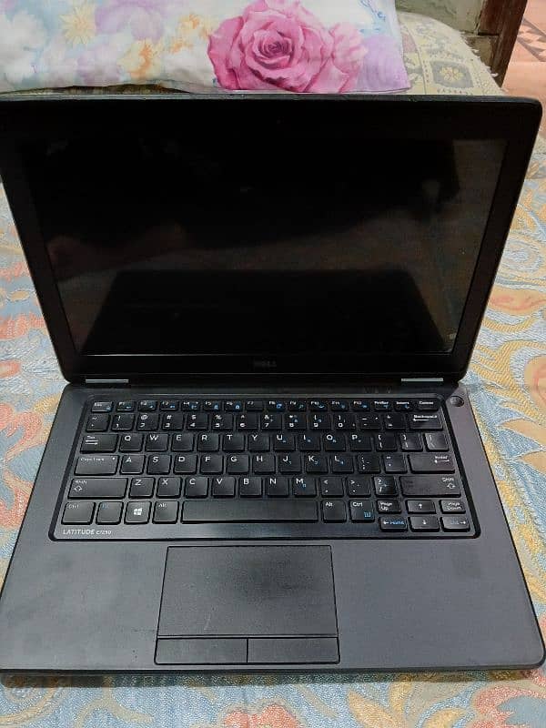 Latitude E7250 1