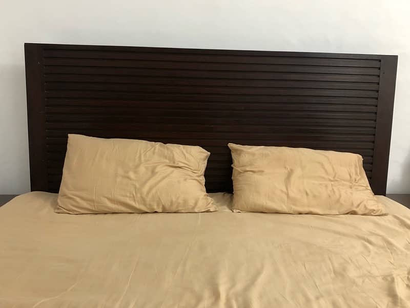 complete modern design bed set with mattress. 0