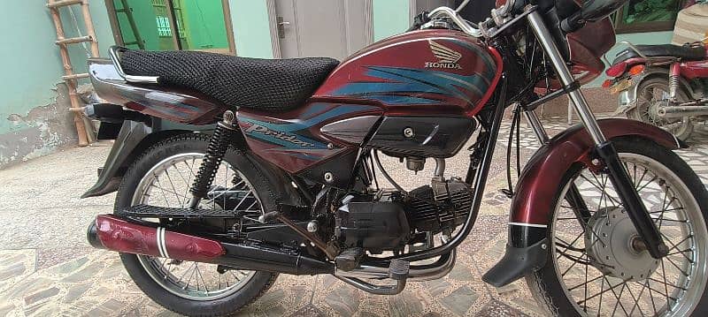 Honda pridor good condition me hy 8